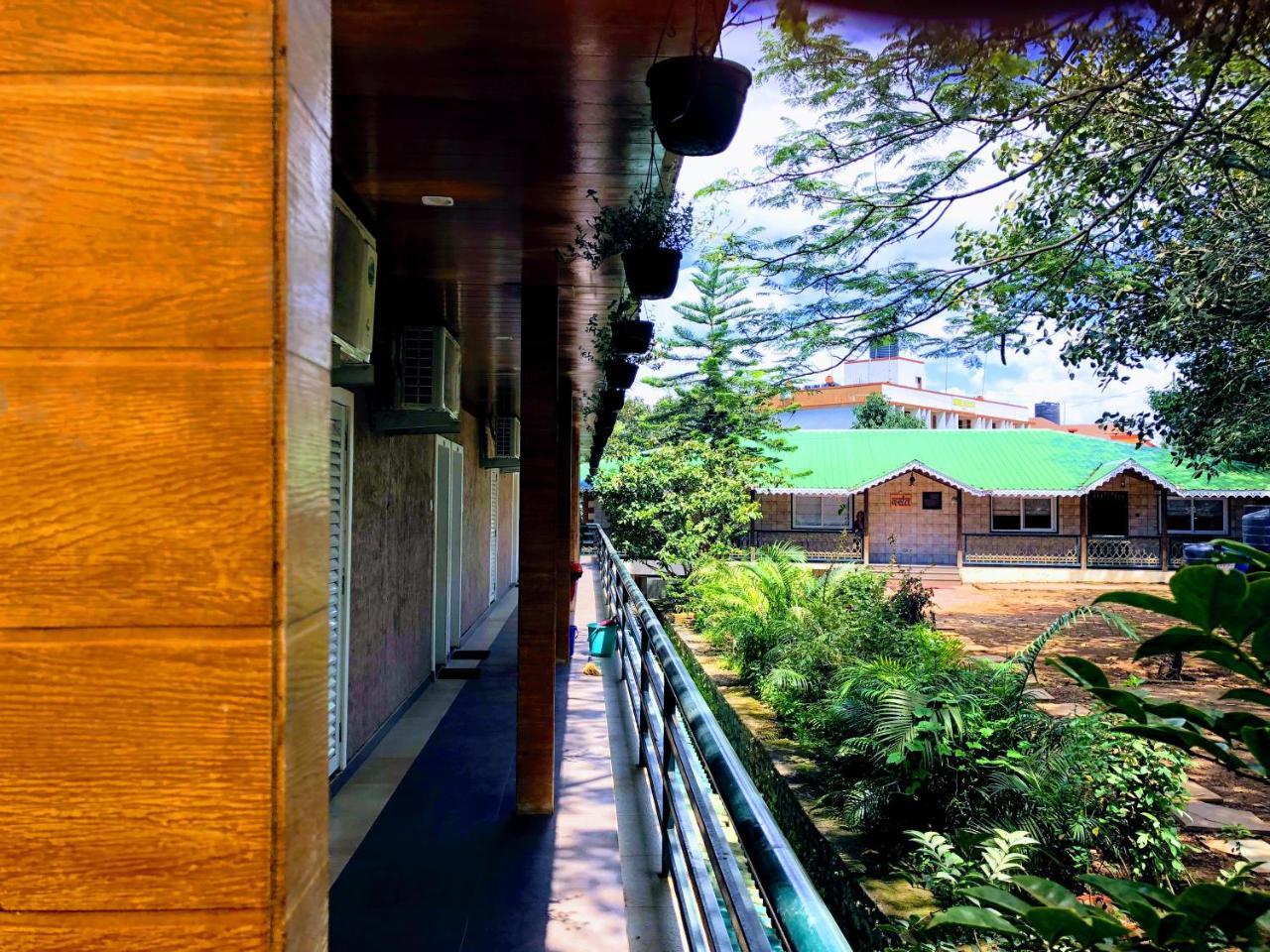 Rainforest Restaurant & Villas Panchgani Buitenkant foto