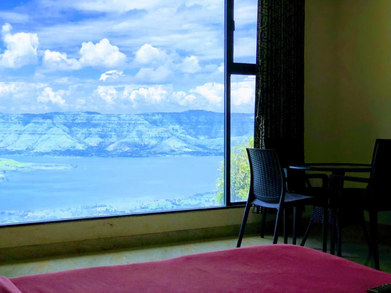 Rainforest Restaurant & Villas Panchgani Buitenkant foto