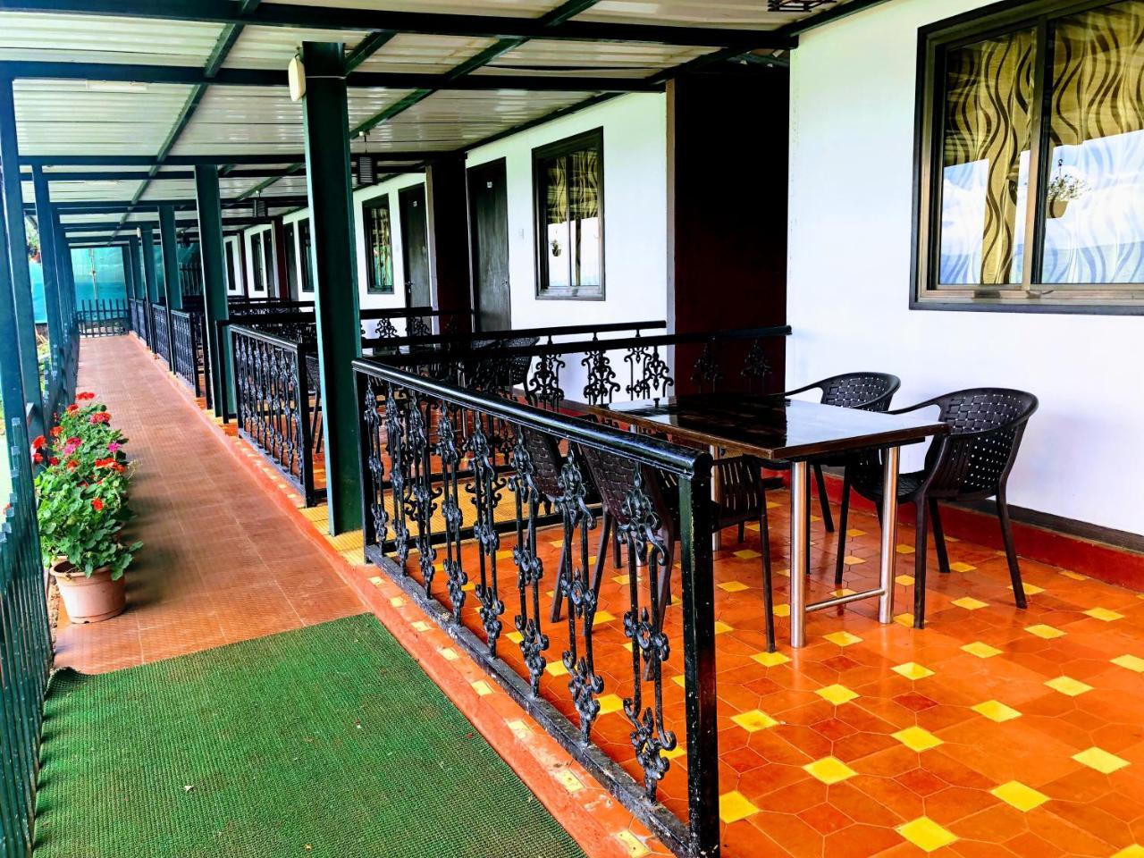 Rainforest Restaurant & Villas Panchgani Buitenkant foto