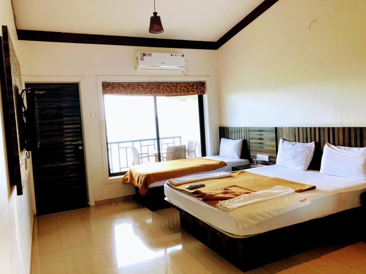 Rainforest Restaurant & Villas Panchgani Buitenkant foto