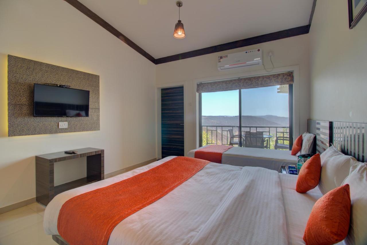 Rainforest Restaurant & Villas Panchgani Buitenkant foto