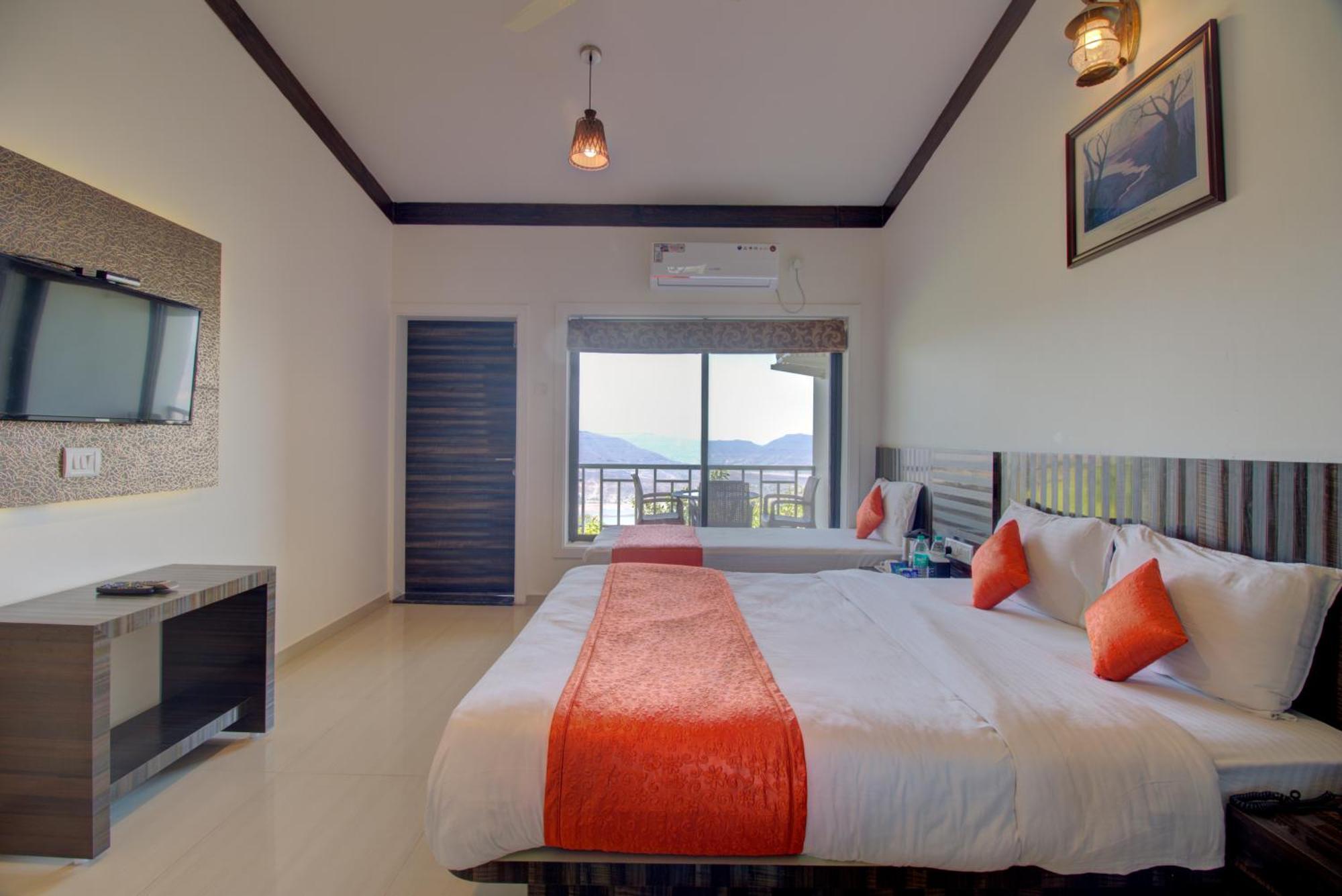Rainforest Restaurant & Villas Panchgani Buitenkant foto